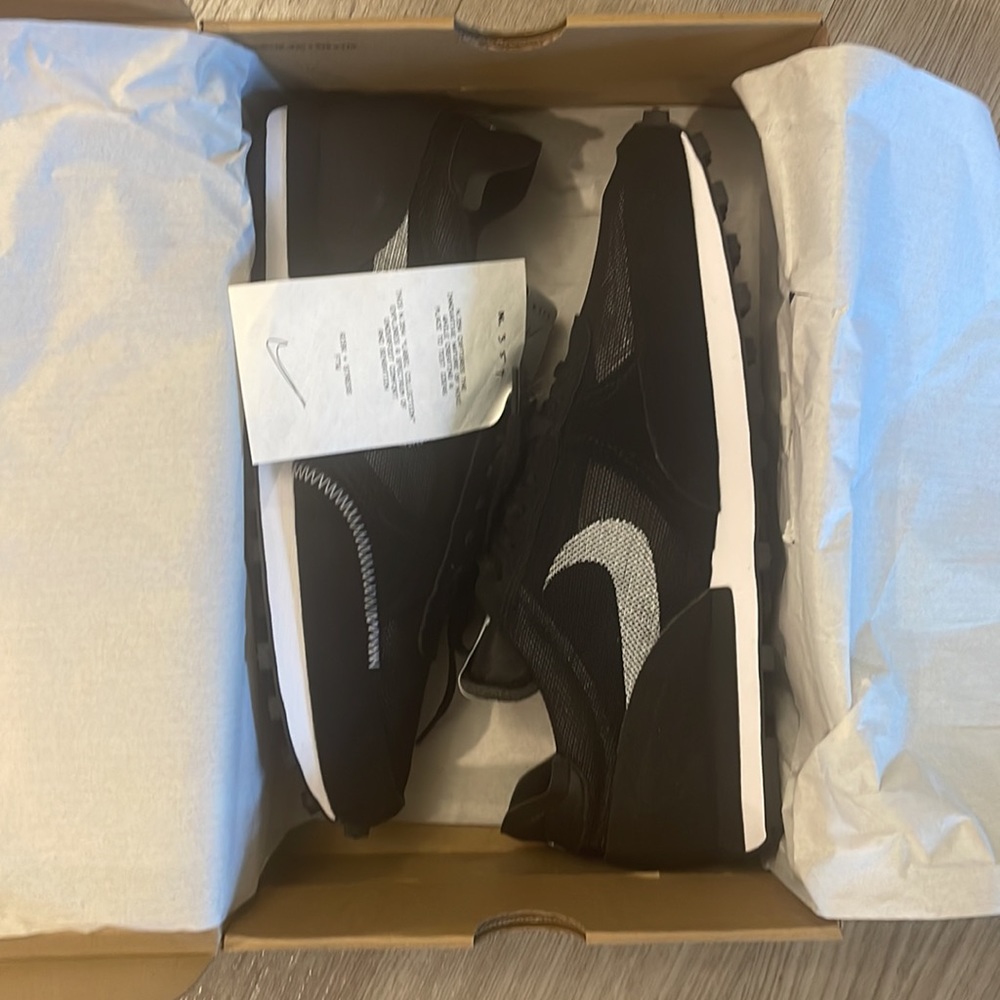 Nikes - Picture 2 of 6